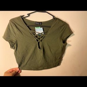 Army green v neck laced crop top
